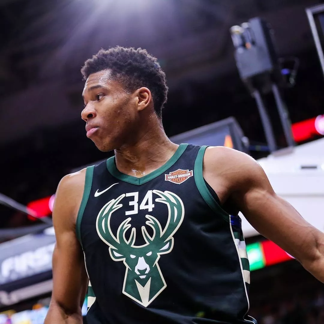 伦纳德41分赛季最佳表现，技术细节解析快船2连胜（技术细节解读：伦纳德轰下41分献赛季代表作，快船喜迎2连胜）