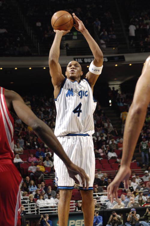 拜仁战弗赖堡首发：凯恩领衔、迪亚斯、卡尔、诺伊尔先发（拜仁对阵弗赖堡首发出炉：凯恩领衔，迪亚斯、卡尔、诺伊尔登场）