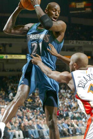 湖人更新战马刺伤病报告：斯玛特伤愈复出，克勒贝尔出战成疑（湖人公布对阵马刺最新伤情：斯玛特复出，克勒贝尔存疑）