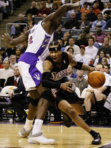 如何提高篮球比赛心理素质？（篮球赛场心理素质提升指南）